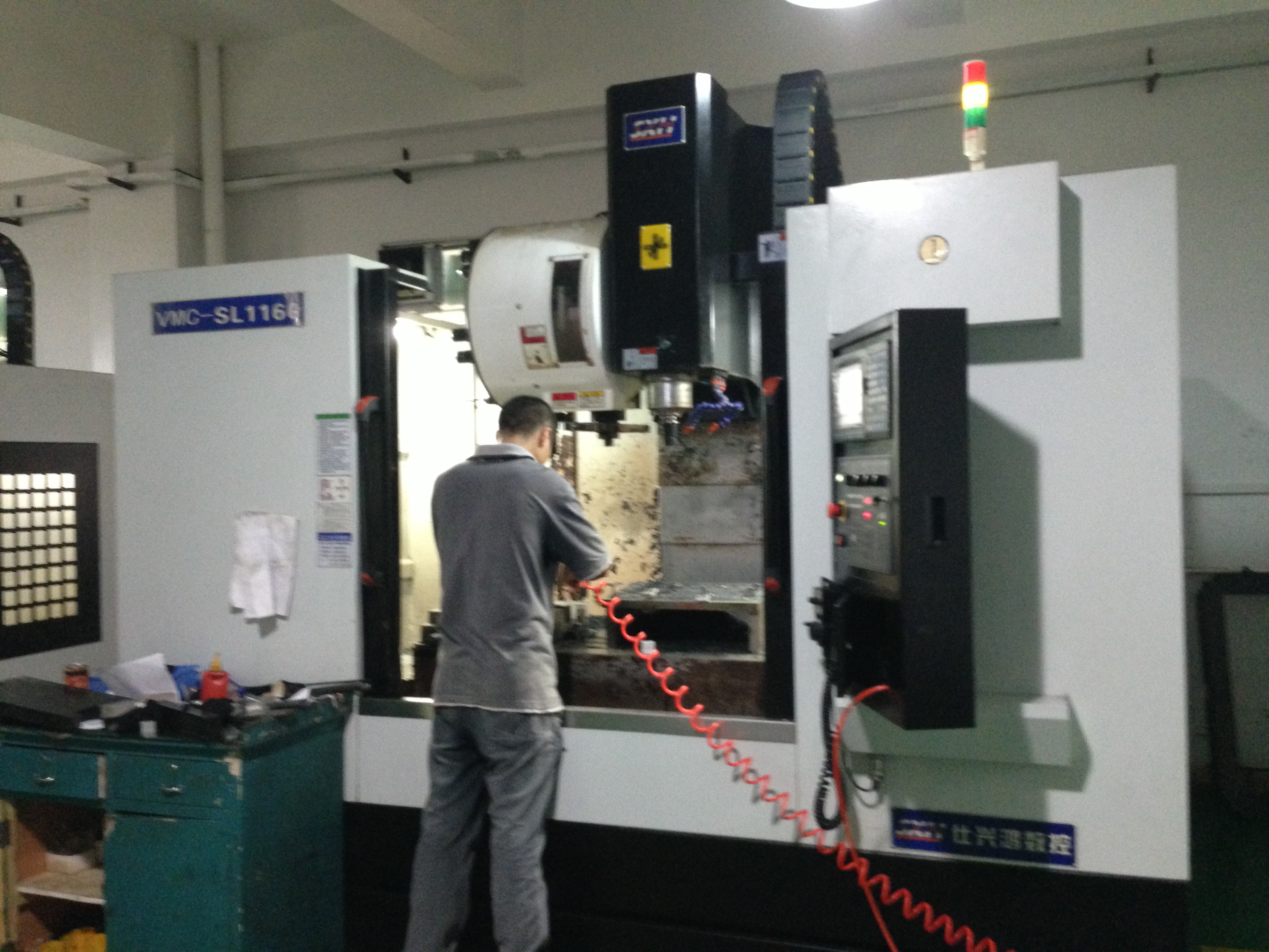 Officina di lavorazione CNC 